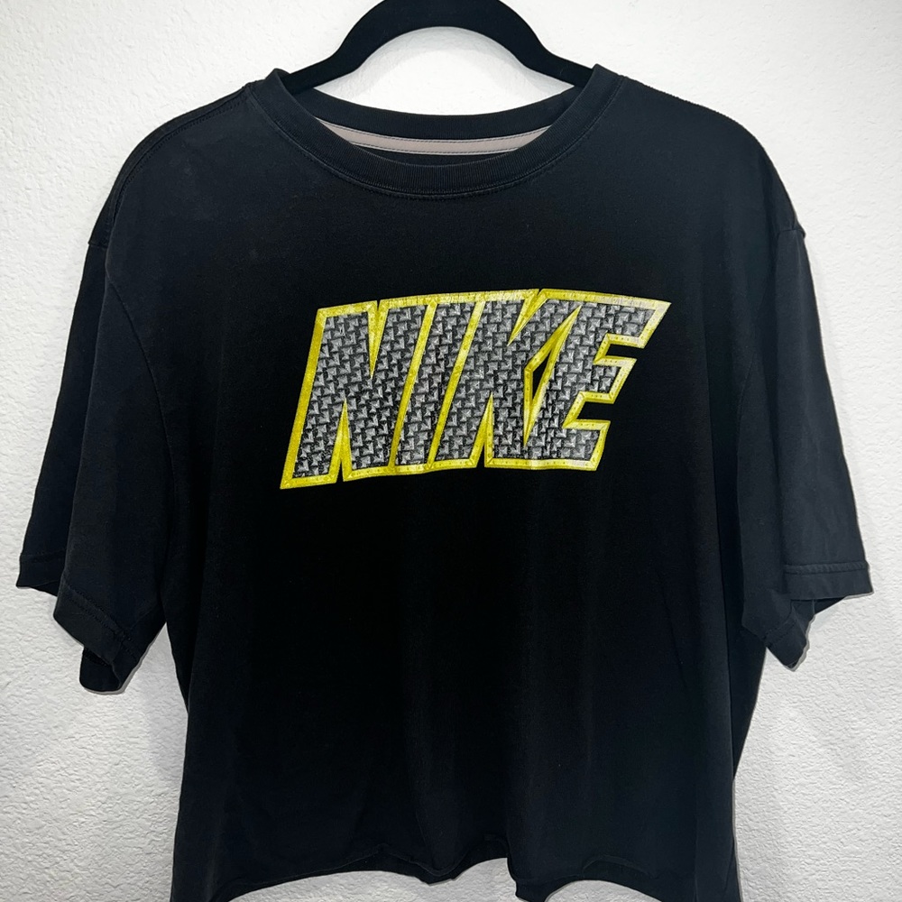 NIKE DRI-FIT CROPPED T-SHIRT